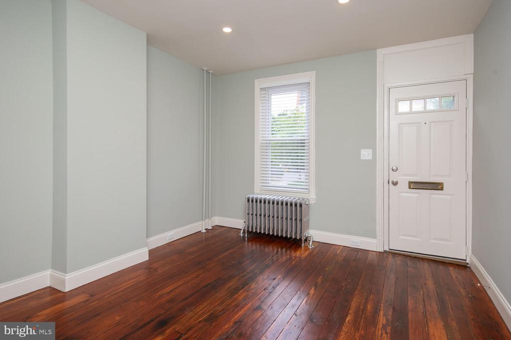 28 W Manheim St