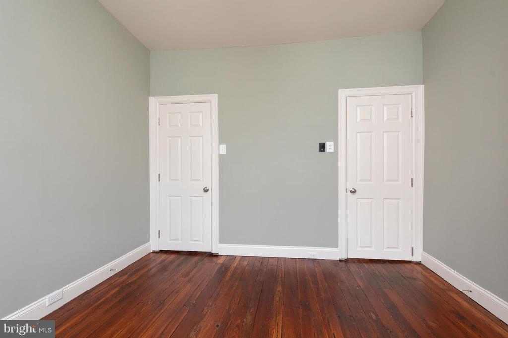28 W Manheim St