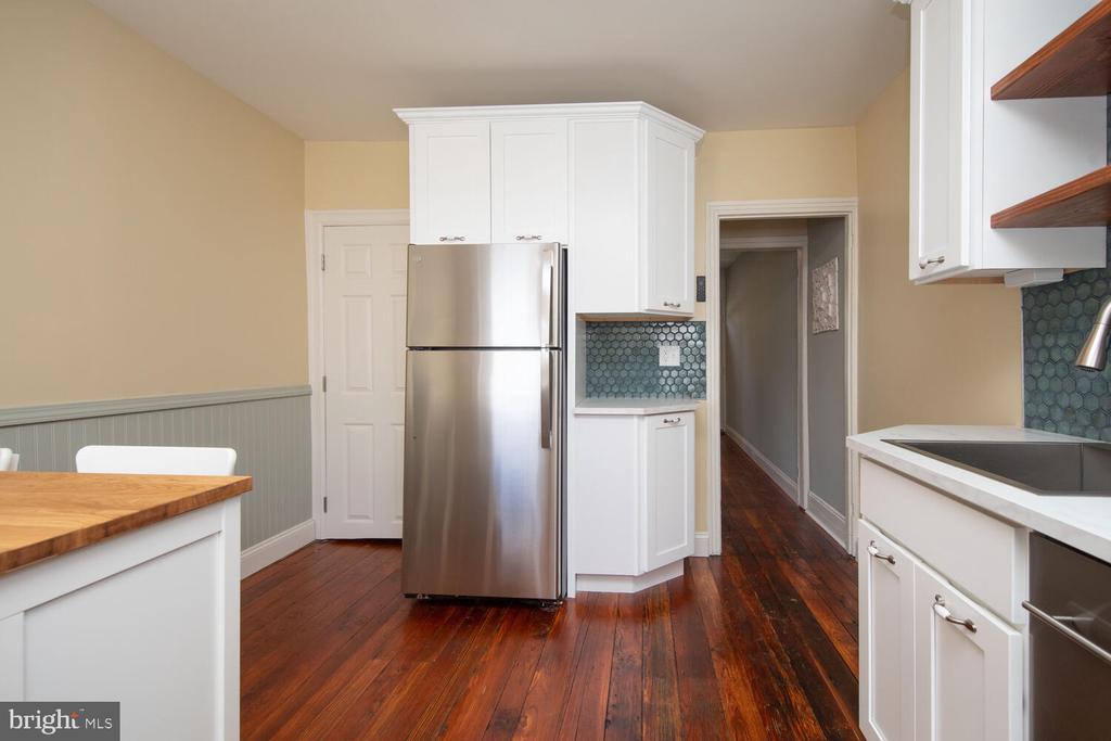 28 W Manheim St