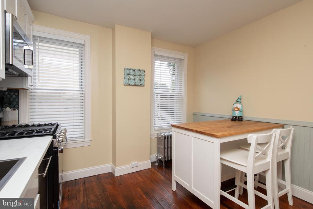 28 W Manheim St