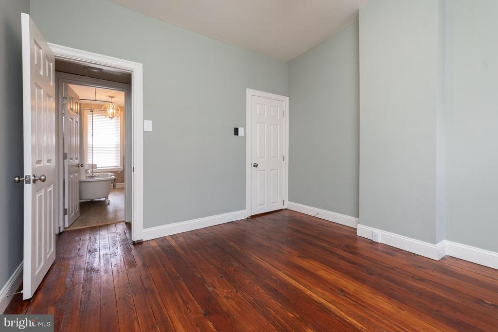 28 W Manheim St