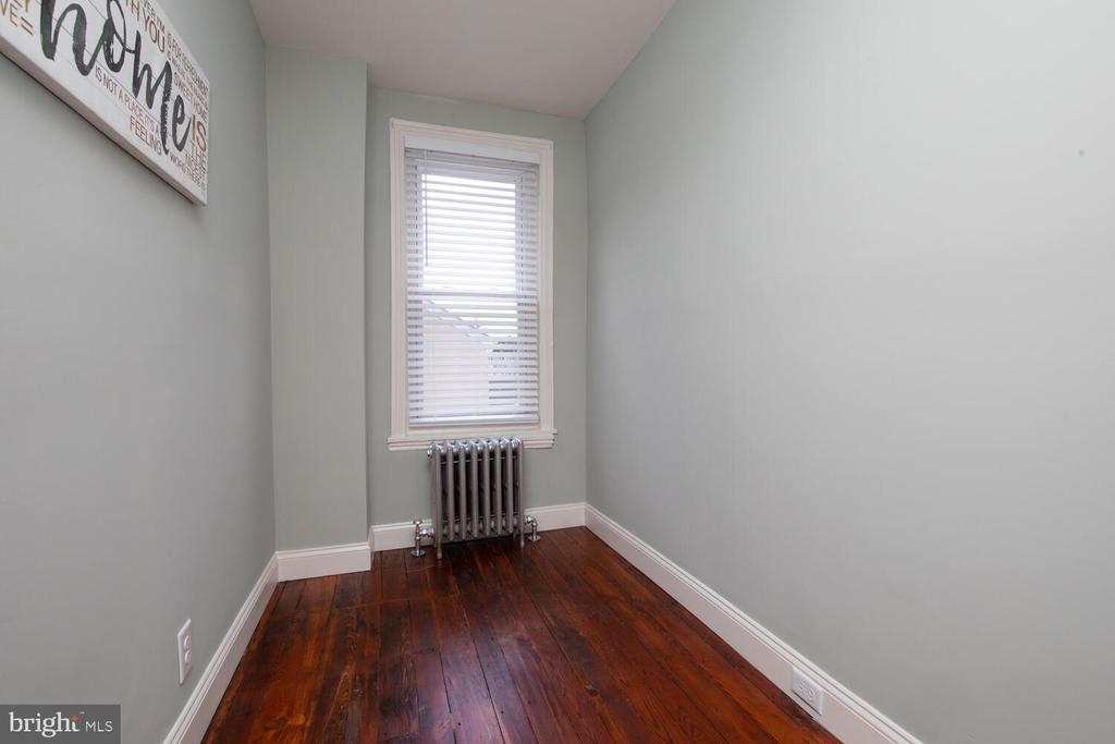 28 W Manheim St