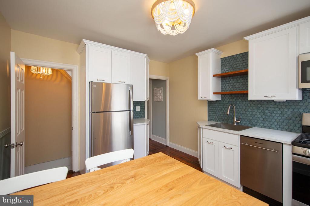 28 W Manheim St