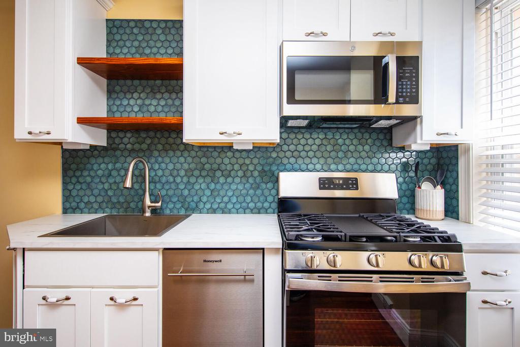 28 W Manheim St