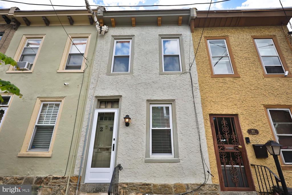 28 W Manheim St