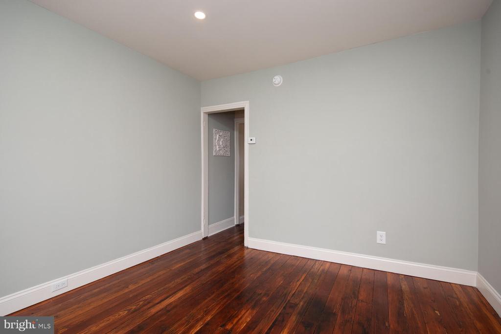 28 W Manheim St
