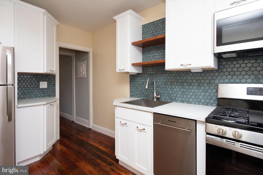 28 W Manheim St