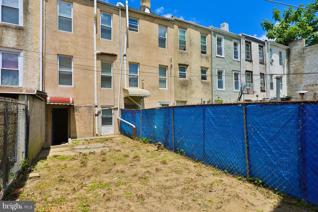 28 W Manheim St
