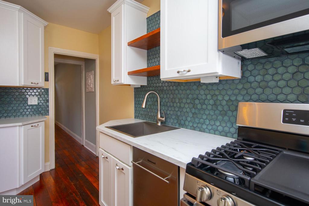 28 W Manheim St