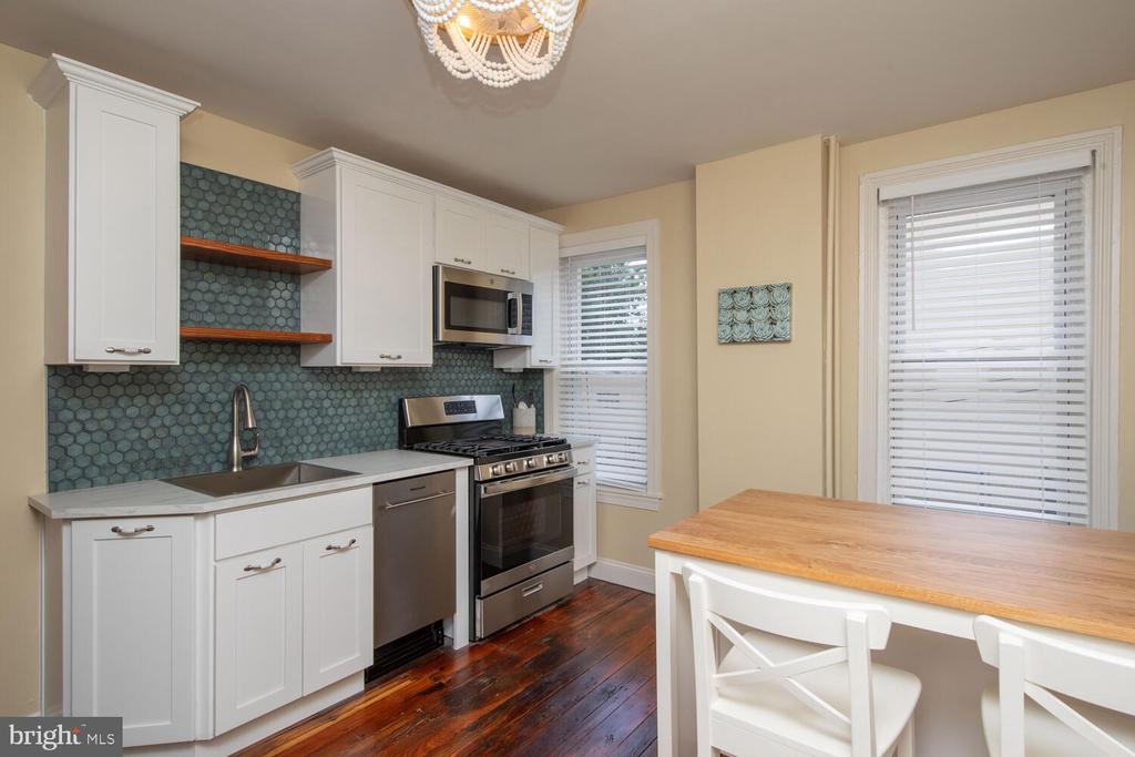 28 W Manheim St