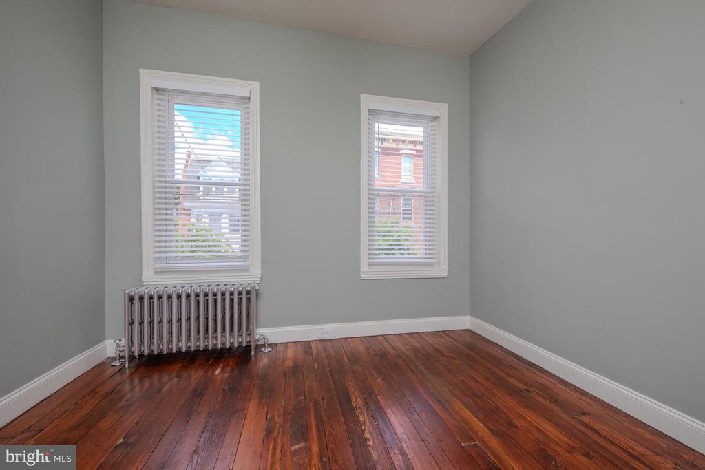 28 W Manheim St