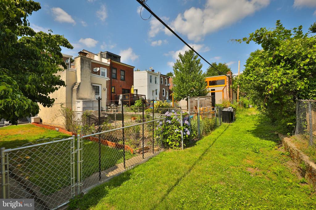 421 Hermitage St