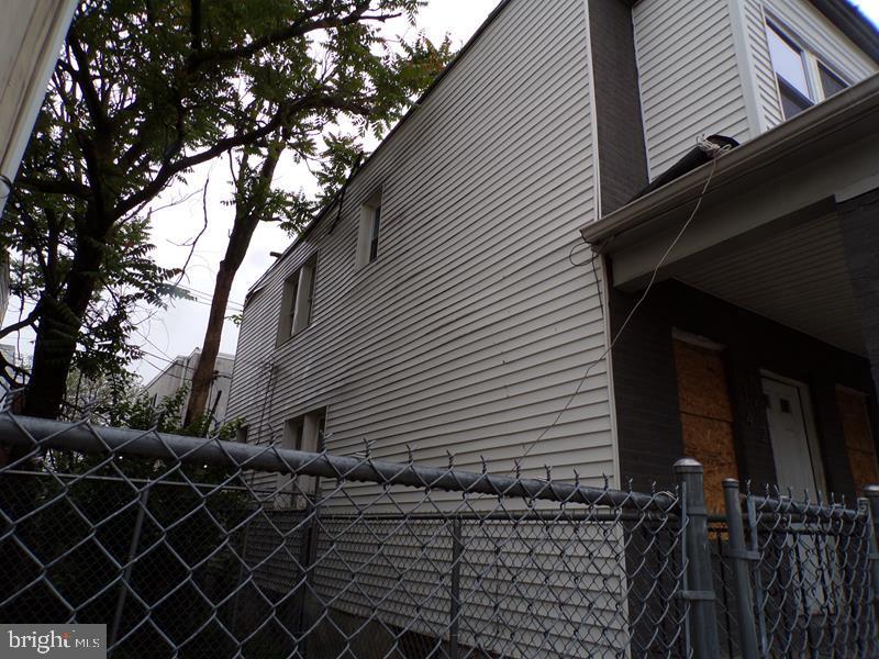 1542 S Napa St