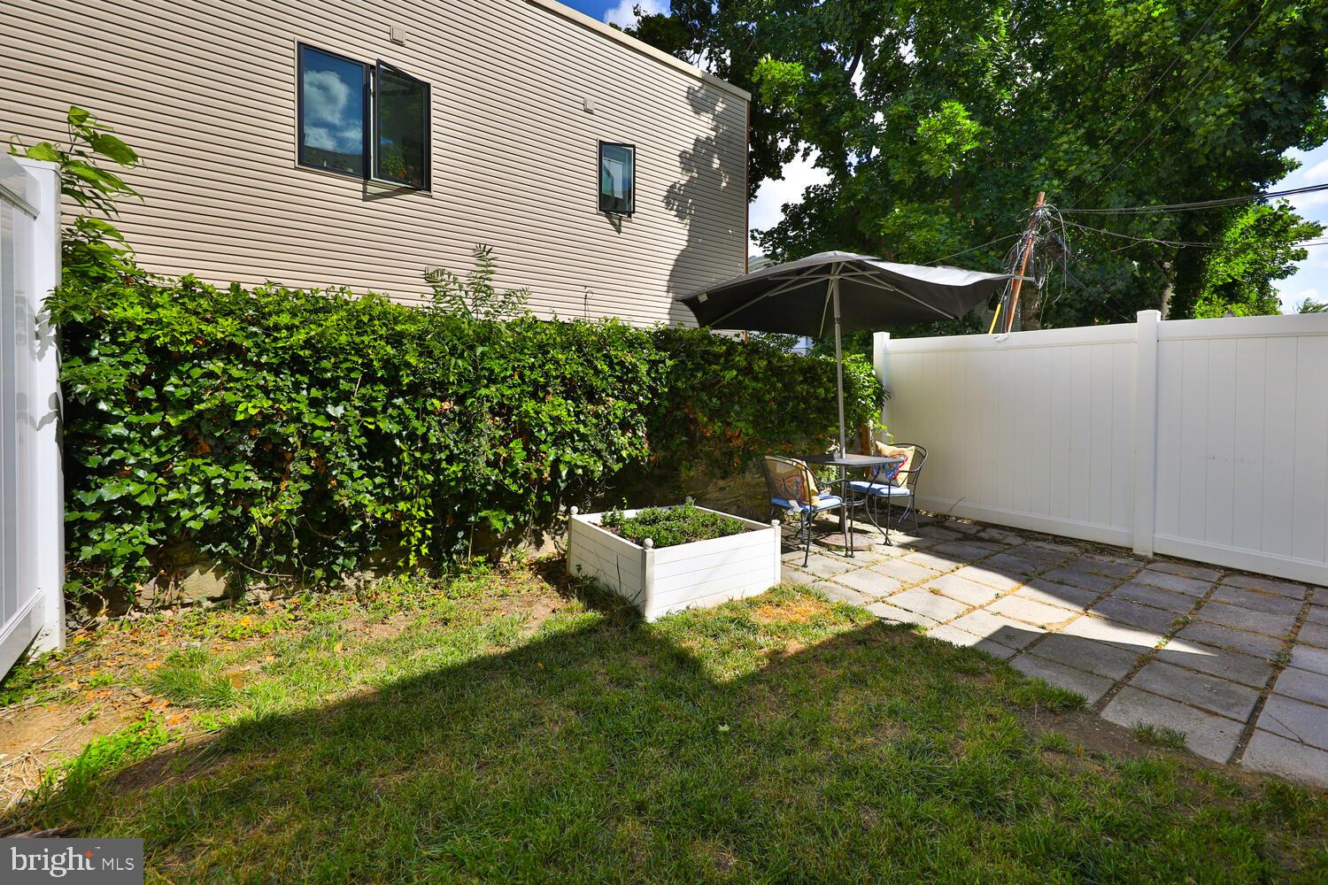 121 W Washington Ln