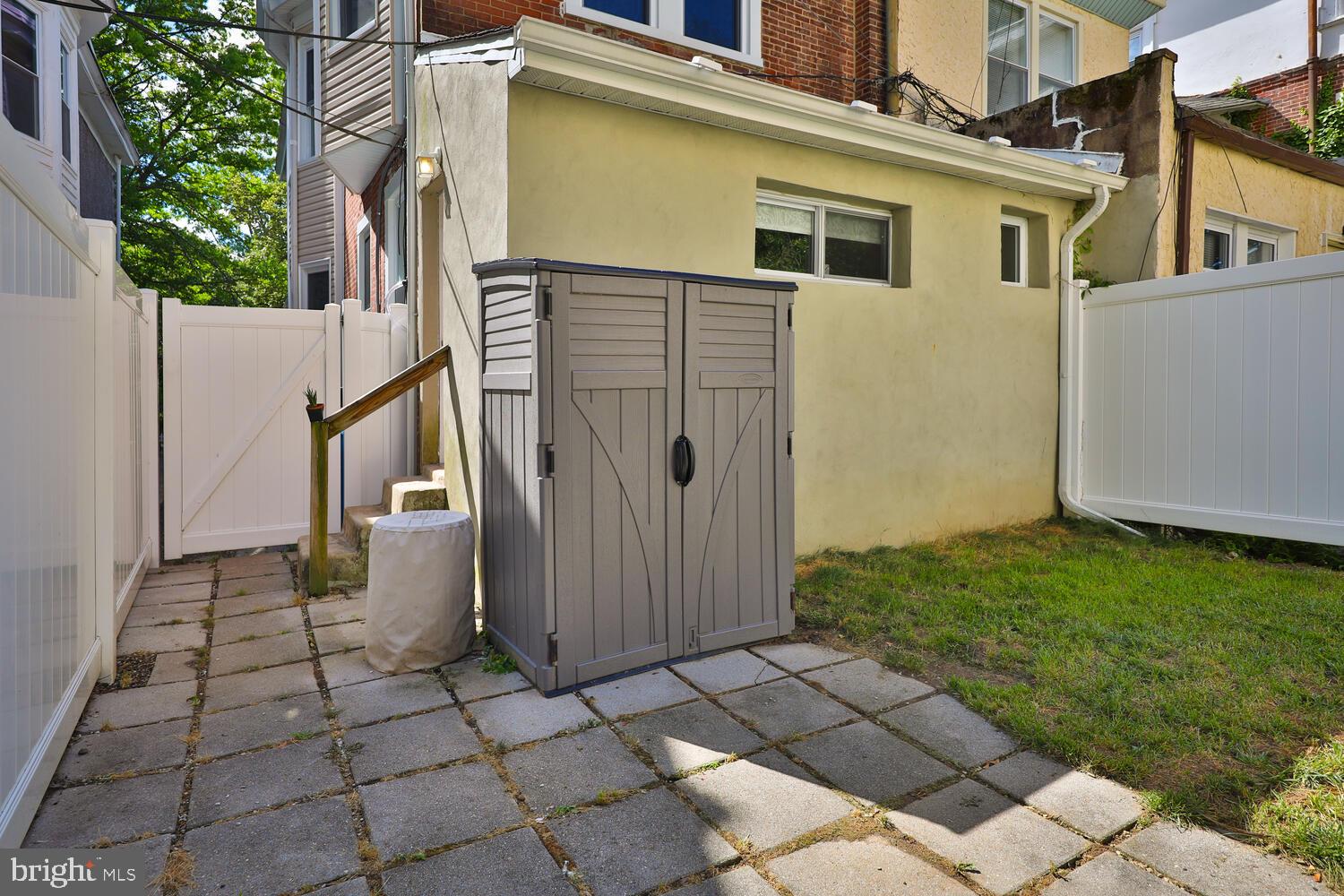 121 W Washington Ln