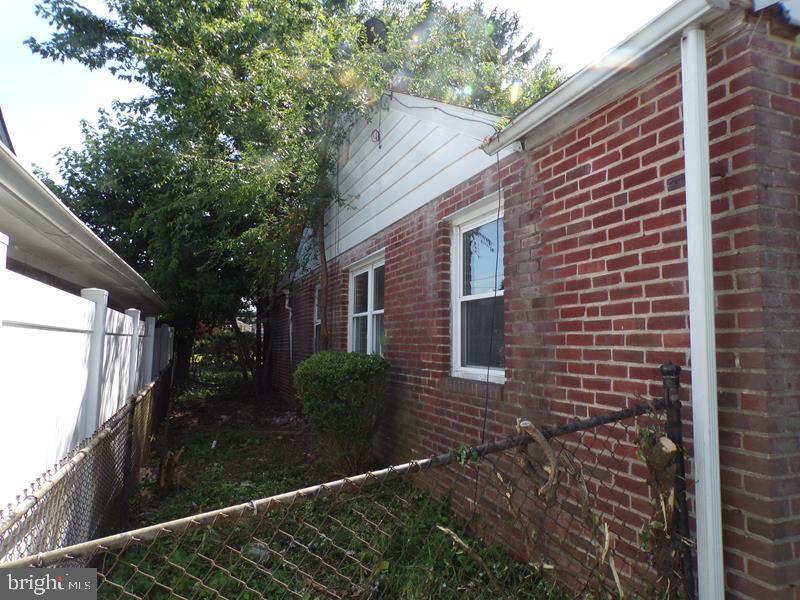 682 Rennard St