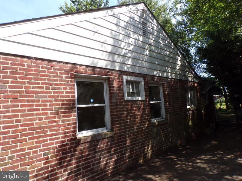 682 Rennard St