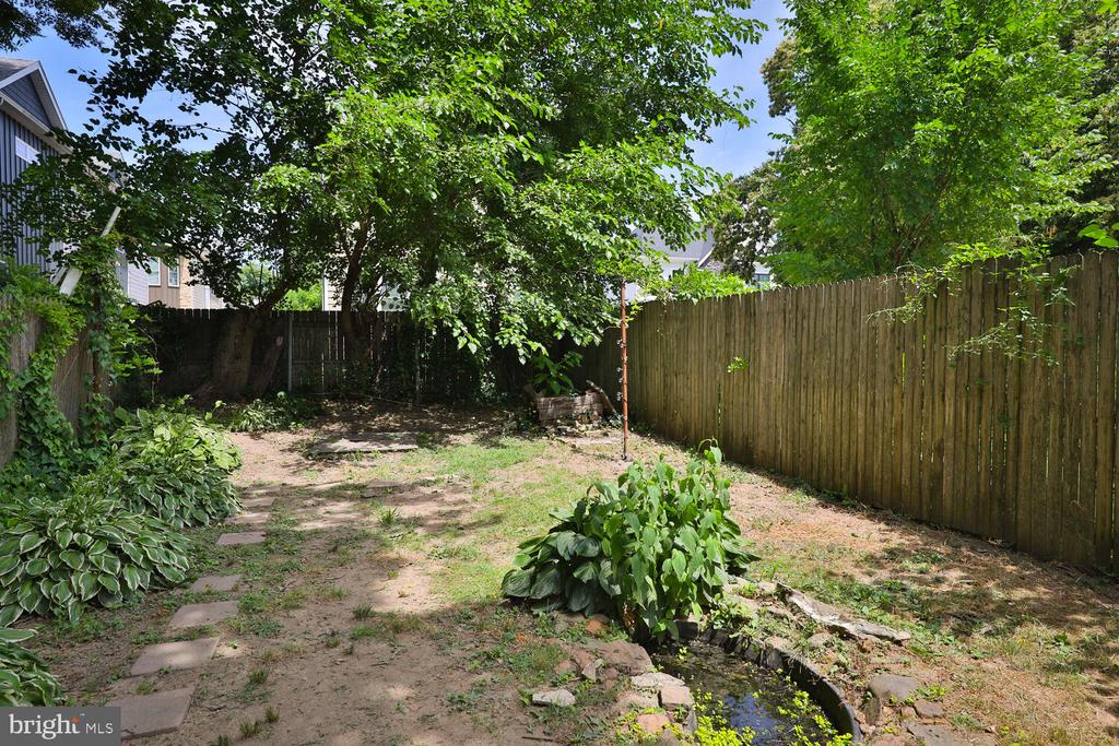 534 Leverington Ave