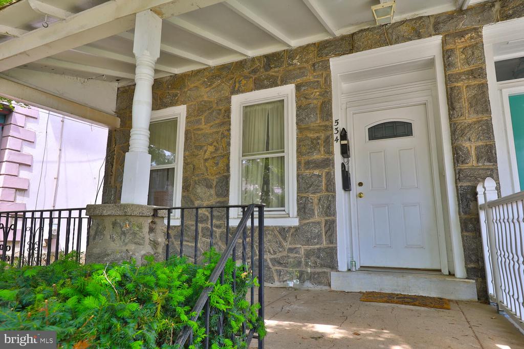 534 Leverington Ave