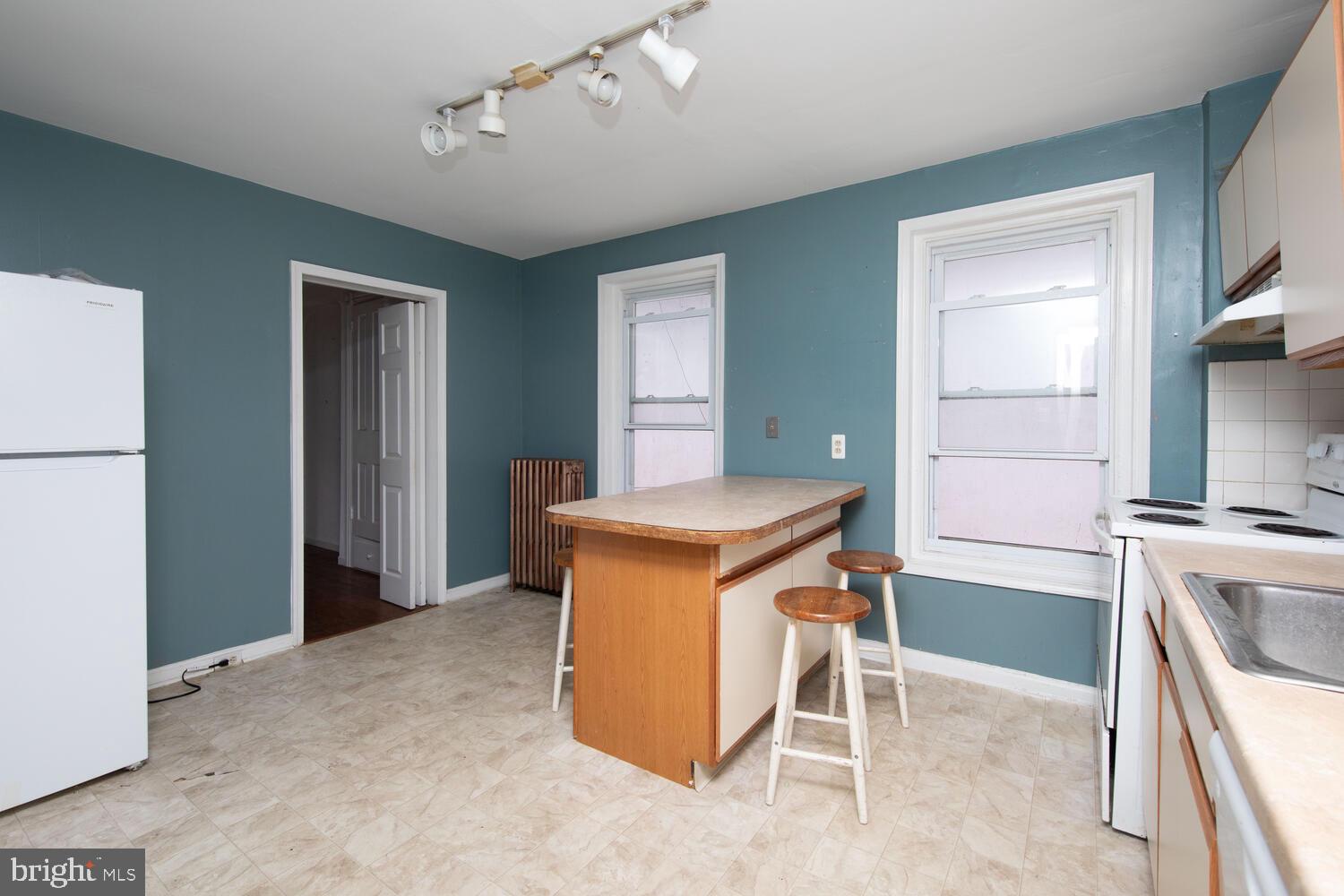 534 Leverington Ave