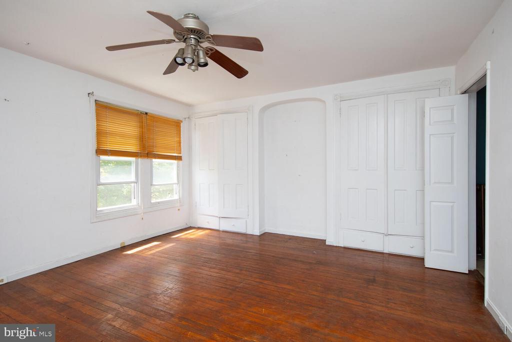 534 Leverington Ave