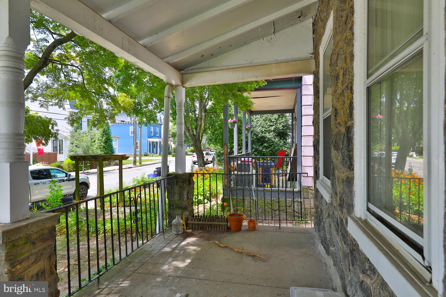 534 Leverington Ave