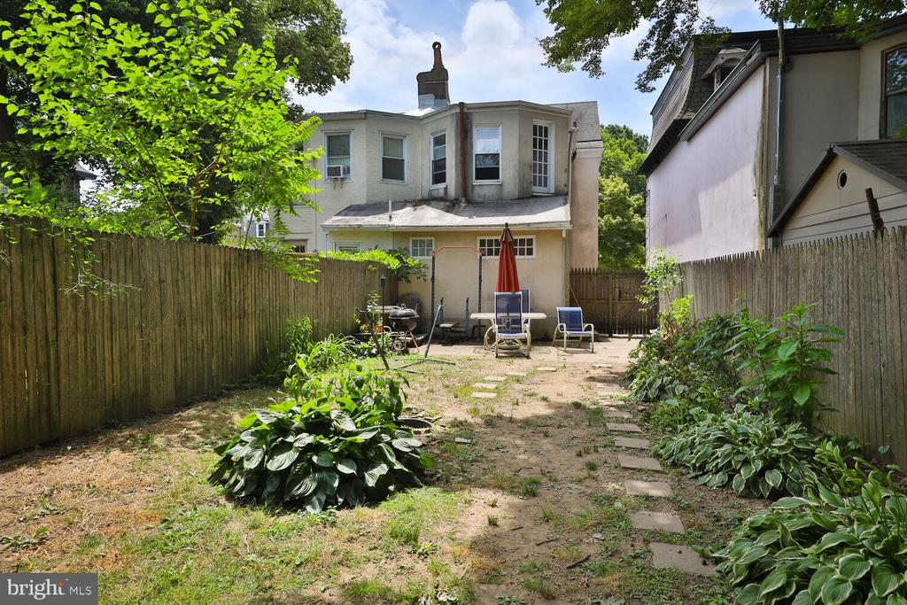534 Leverington Ave