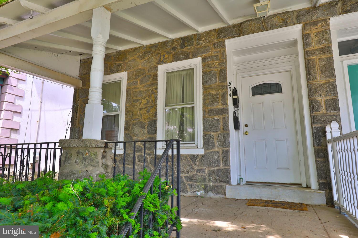 534 Leverington Ave