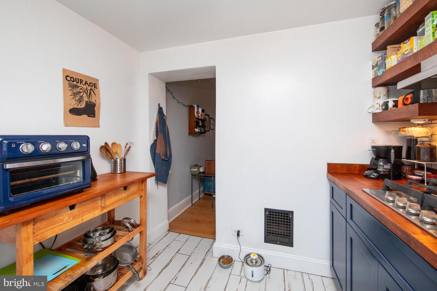 206 E Hortter St