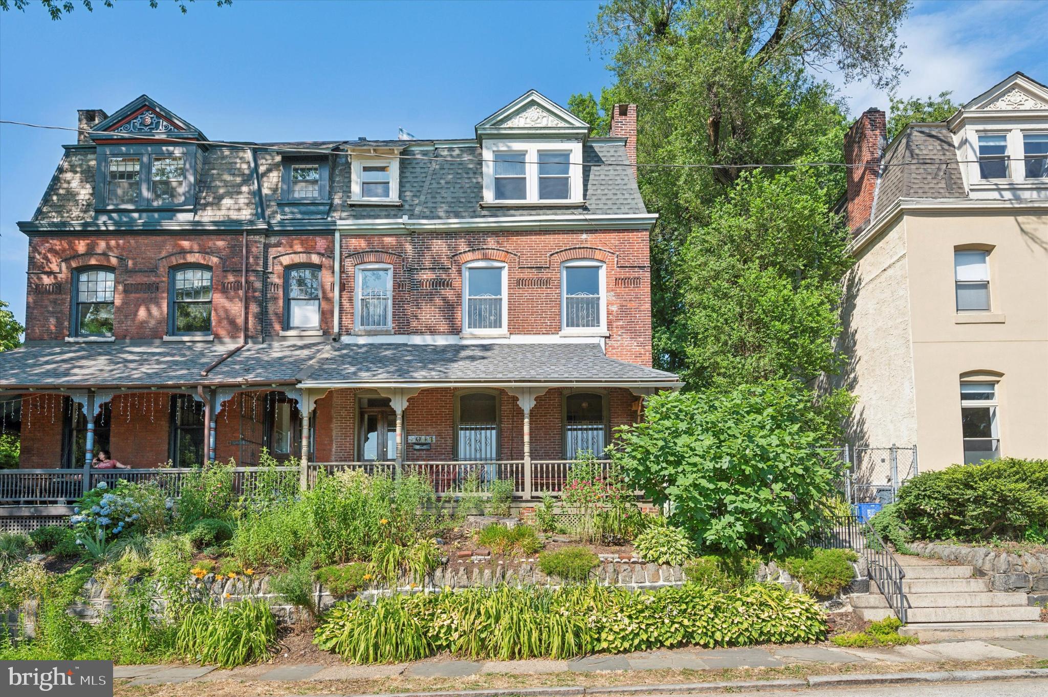 1011 S Saint Bernard St