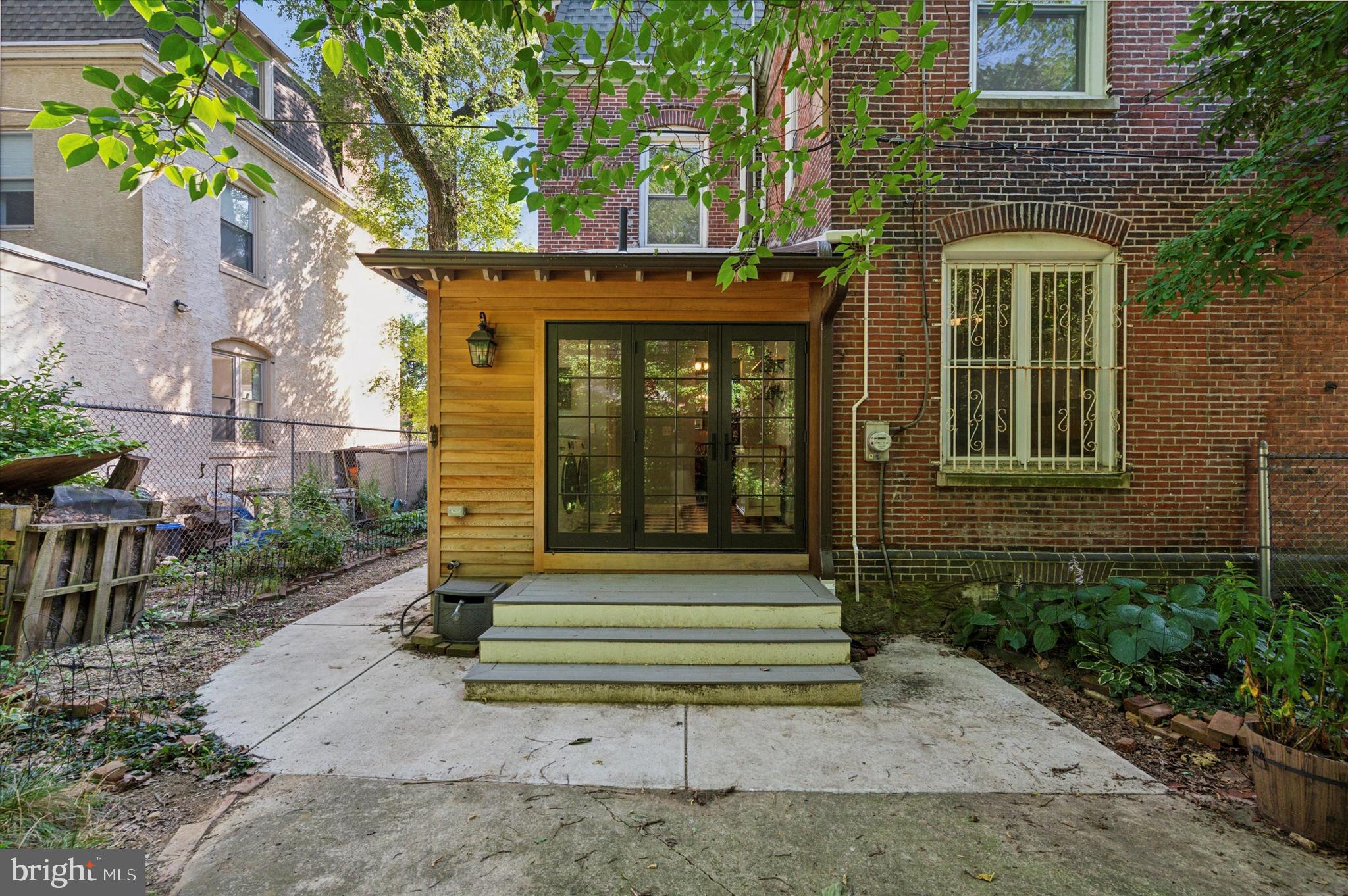 1011 S Saint Bernard St