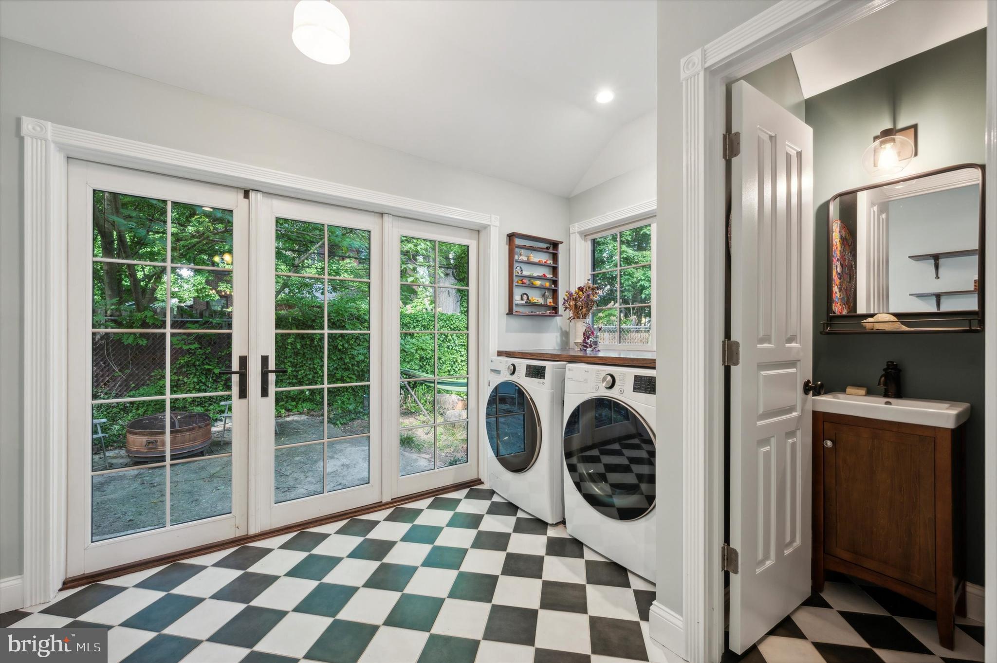 1011 S Saint Bernard St