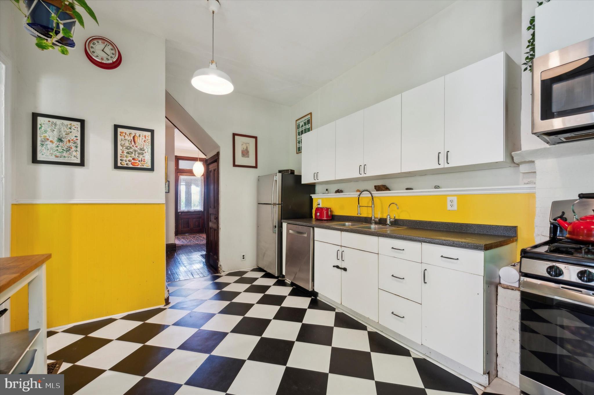 1011 S Saint Bernard St