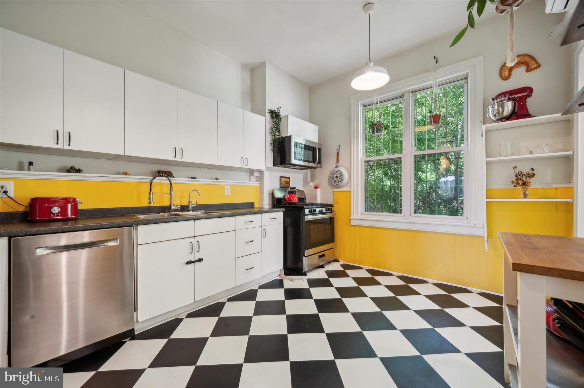 1011 S Saint Bernard St