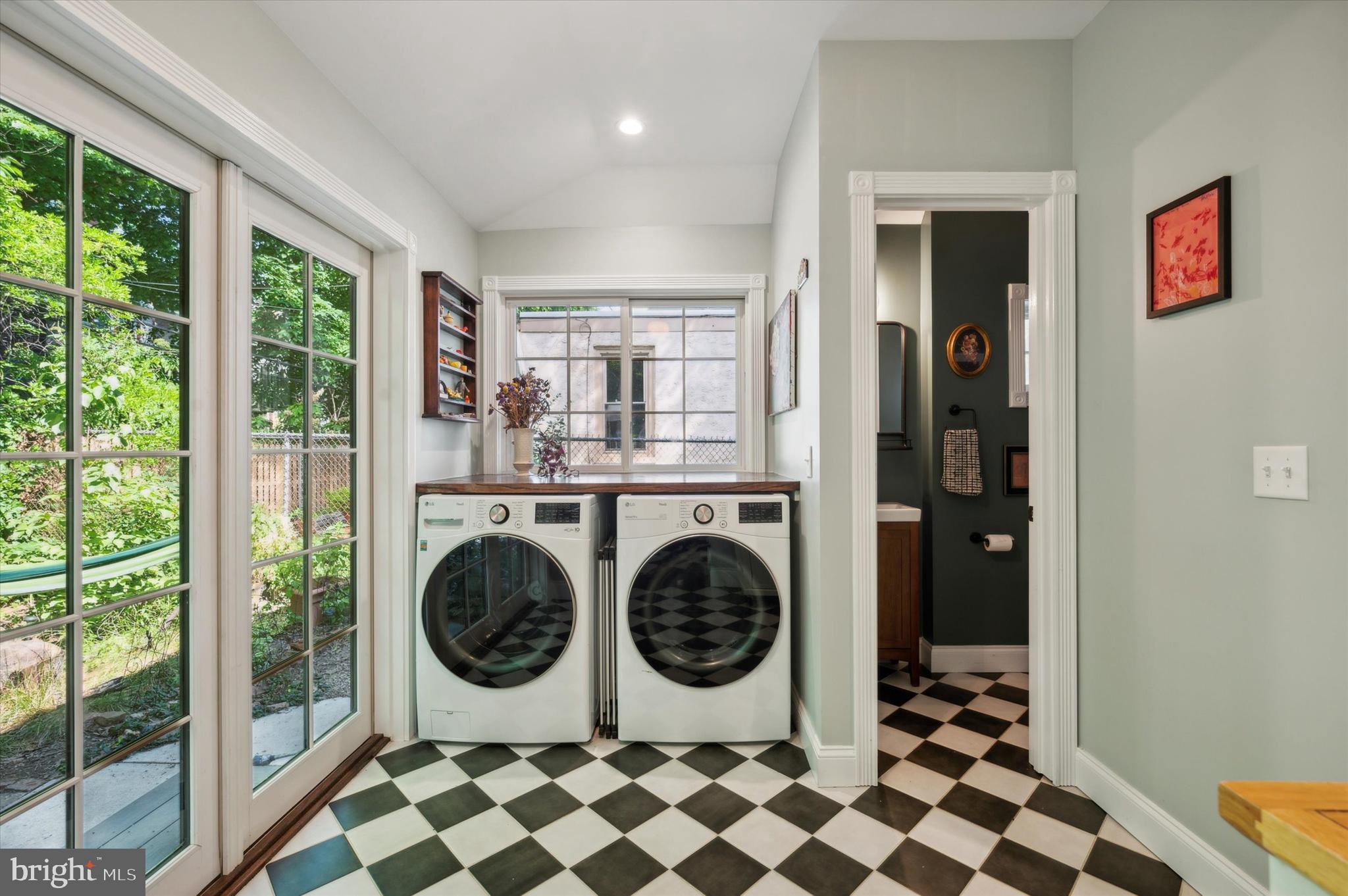 1011 S Saint Bernard St