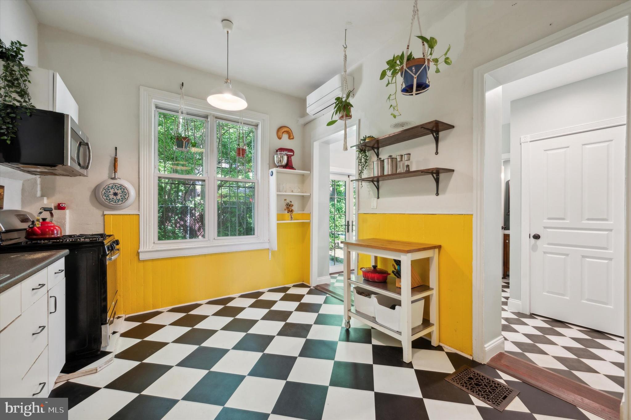 1011 S Saint Bernard St