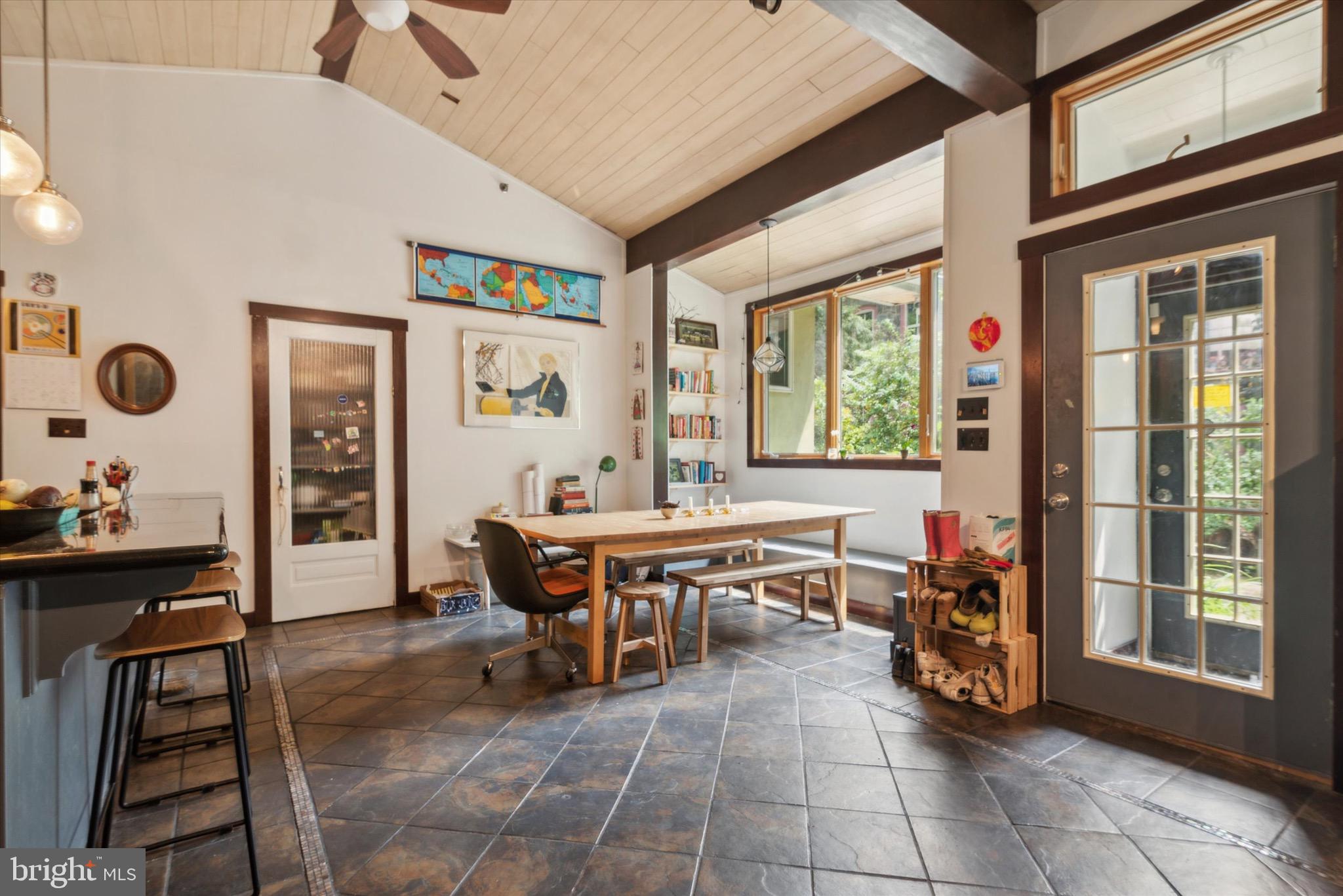 23 W Walnut Ln
