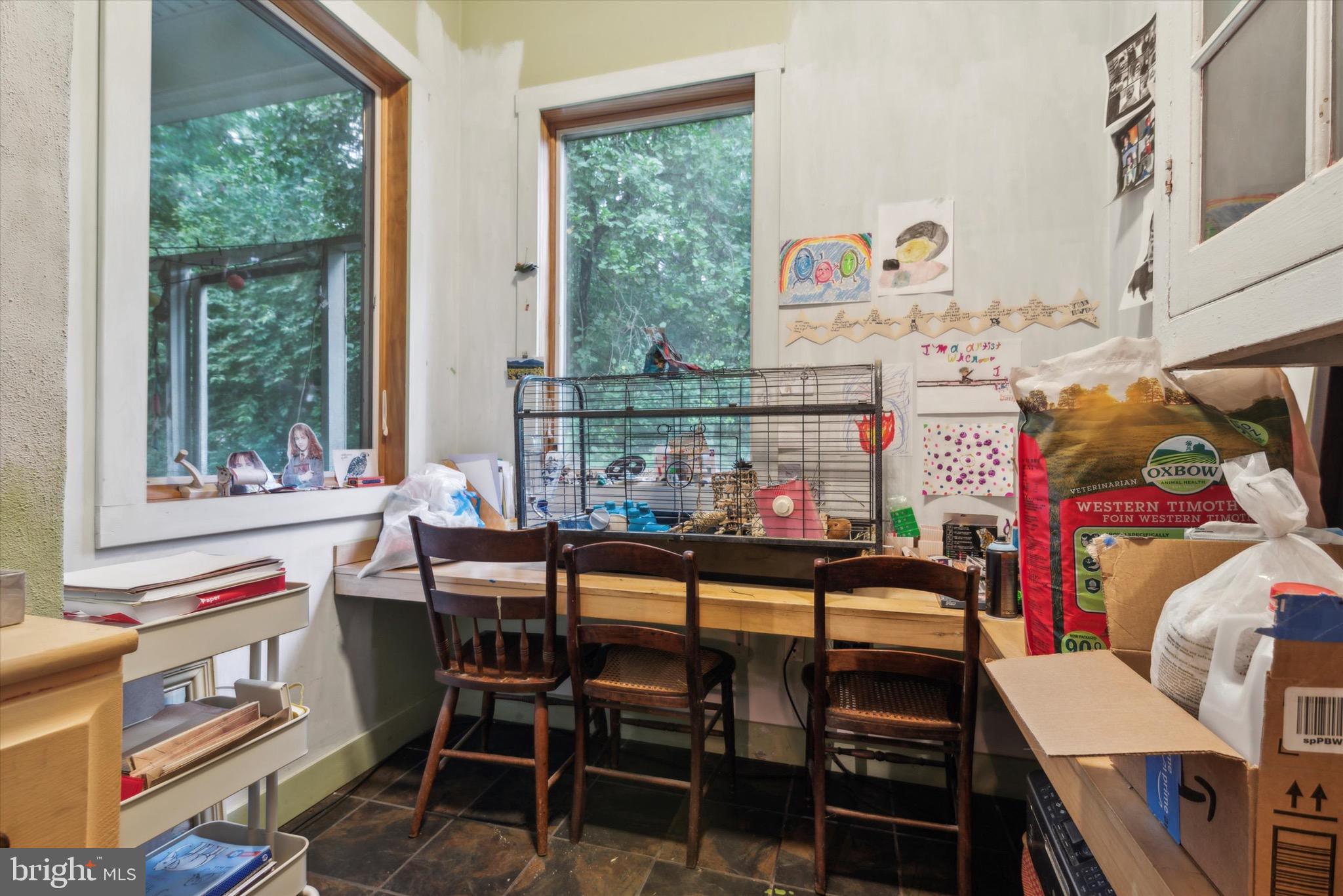 23 W Walnut Ln