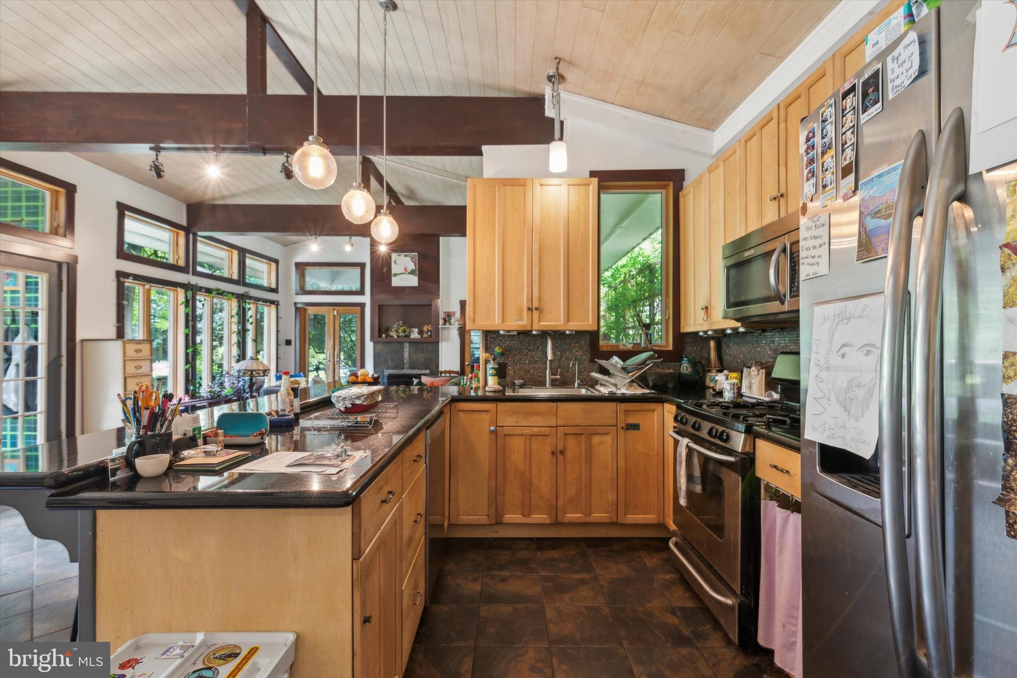 23 W Walnut Ln