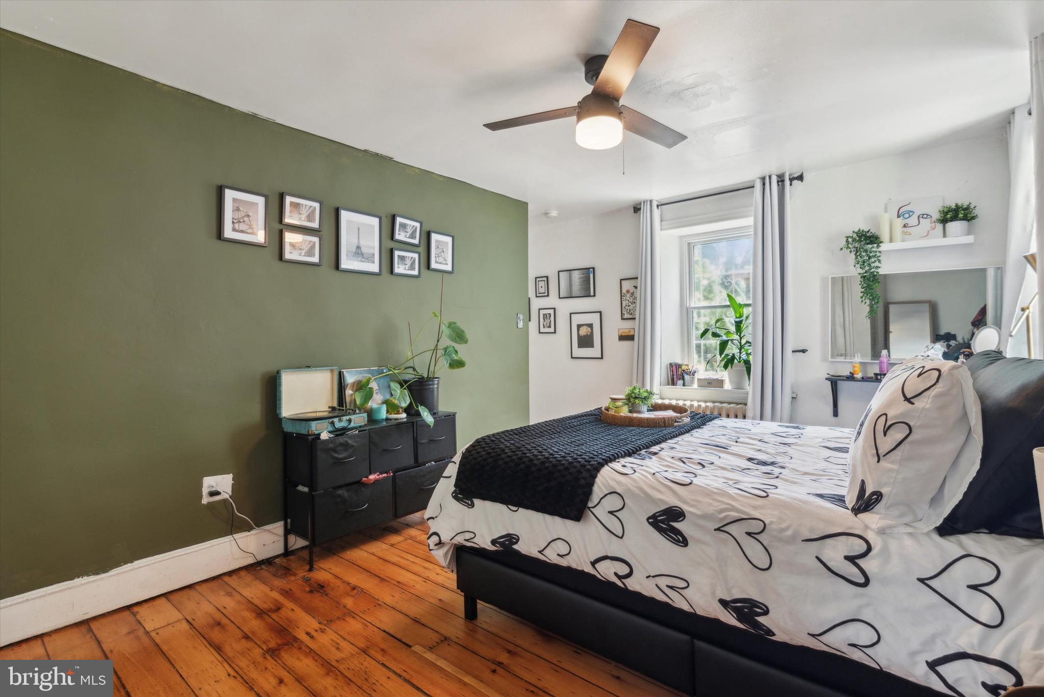 23 W Walnut Ln
