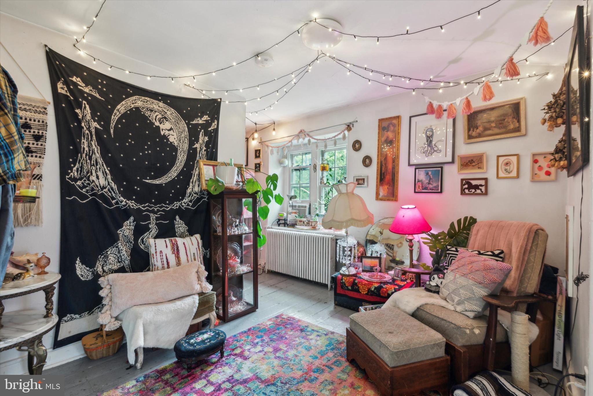 23 W Walnut Ln