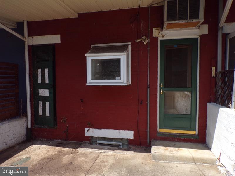 827 N Newkirk St