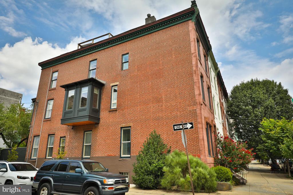800 Corinthian Ave