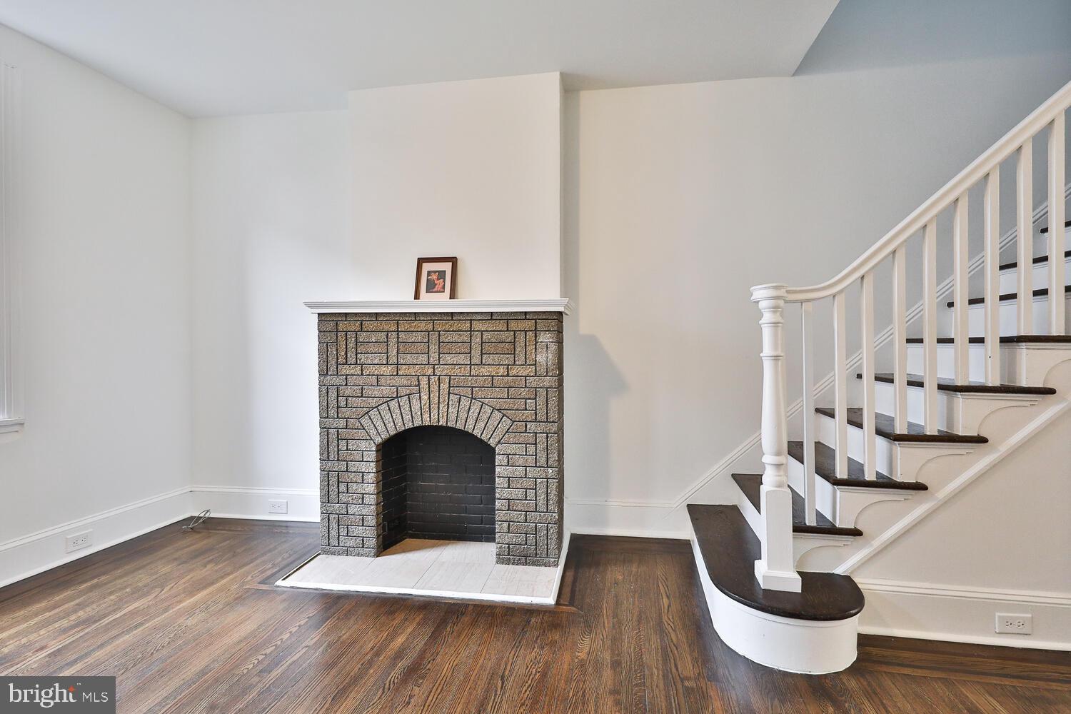 1308 E OXFORD ST