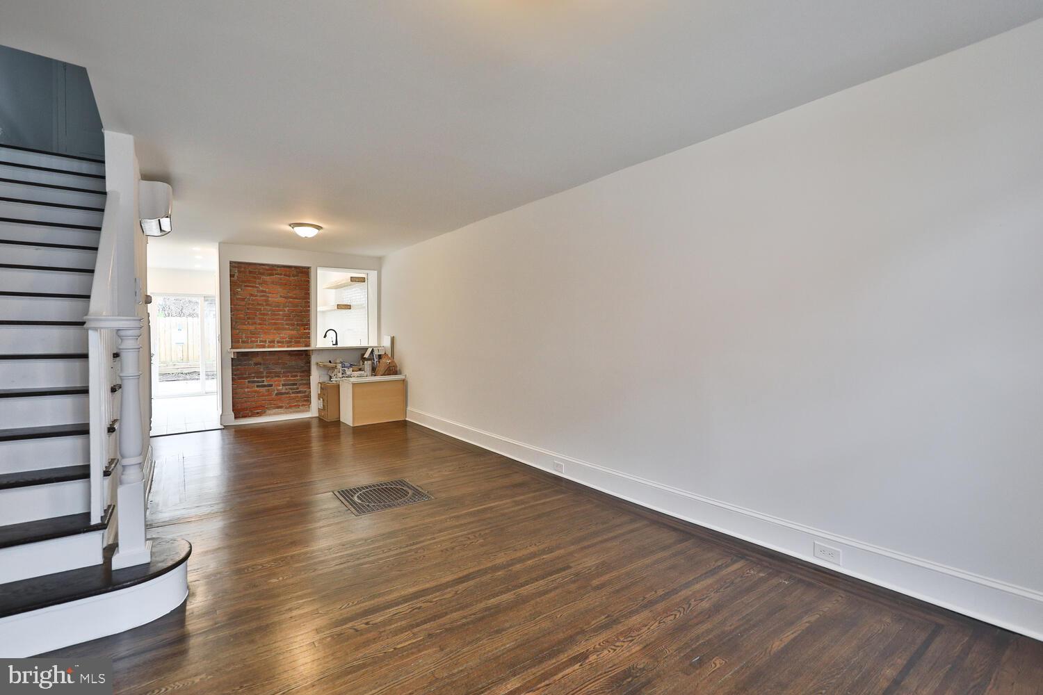 1308 E OXFORD ST