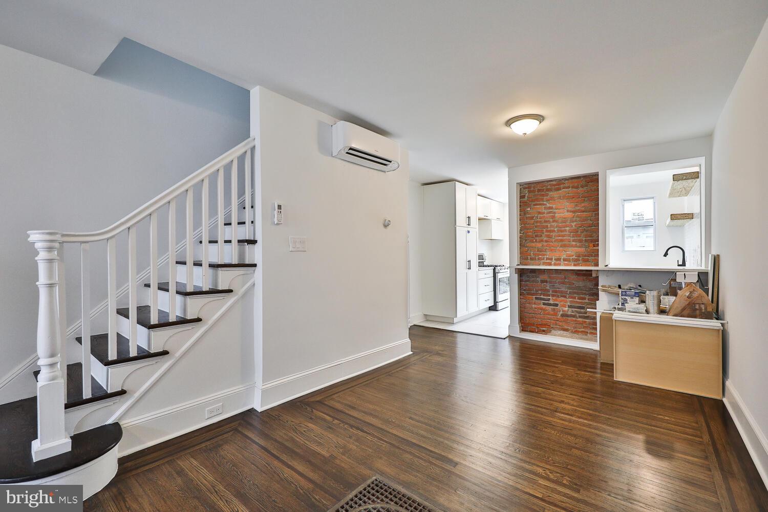 1308 E OXFORD ST