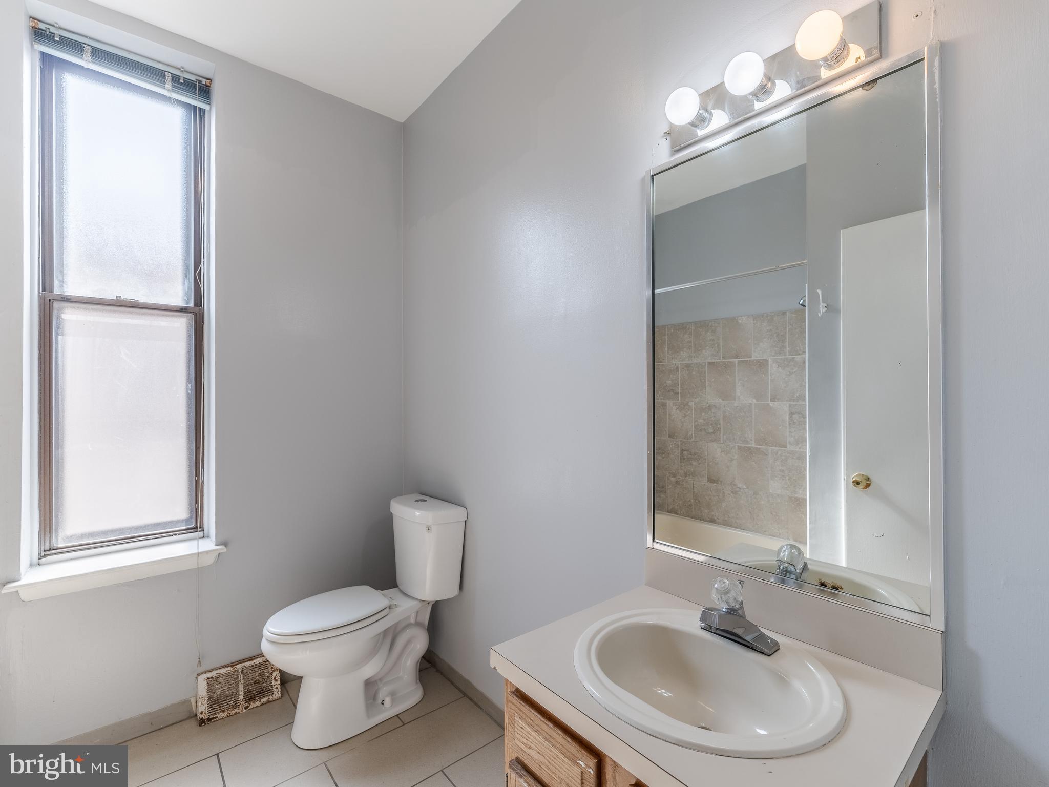 1707 W DIAMOND ST #2