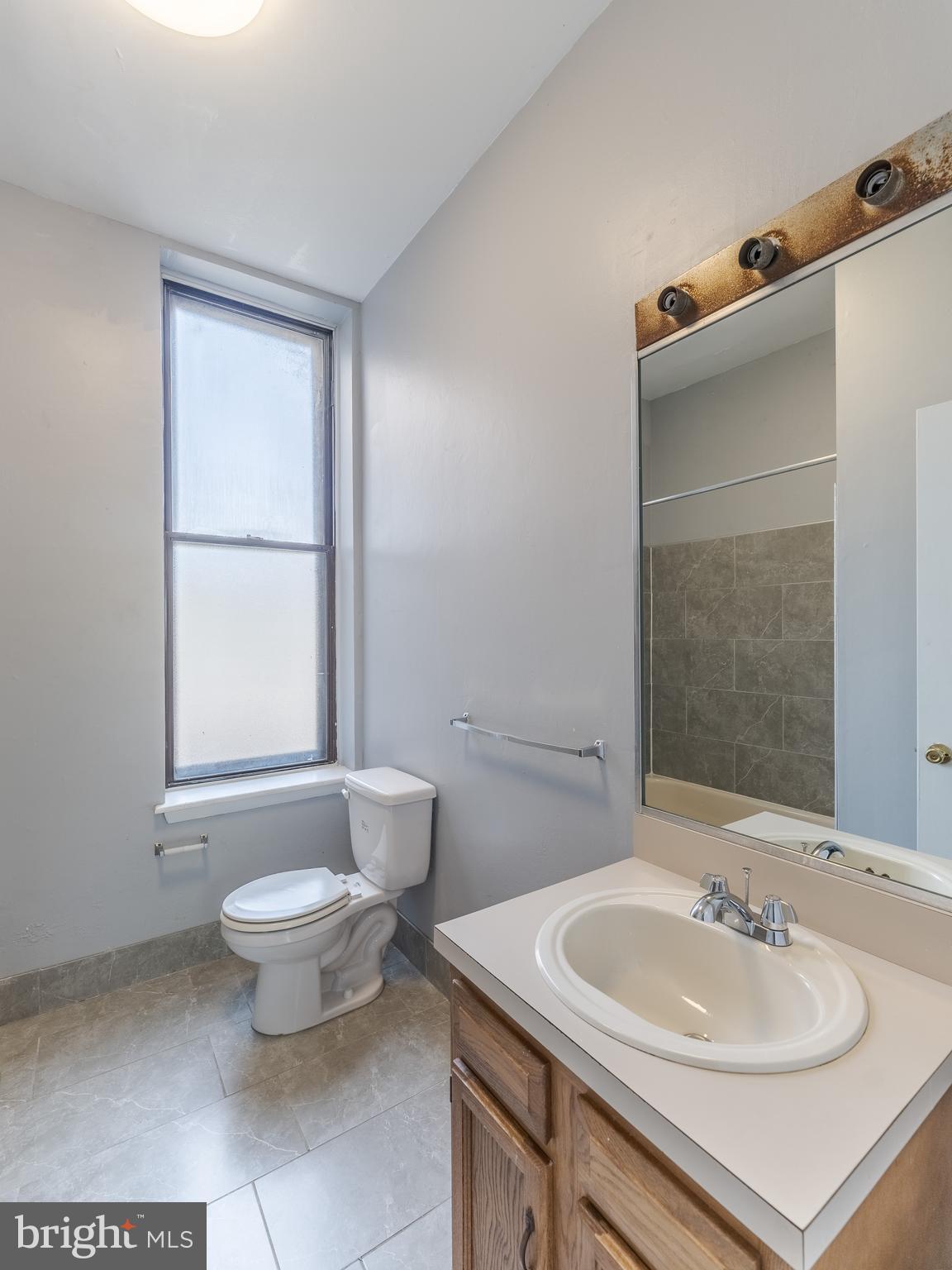1707 W DIAMOND ST #2