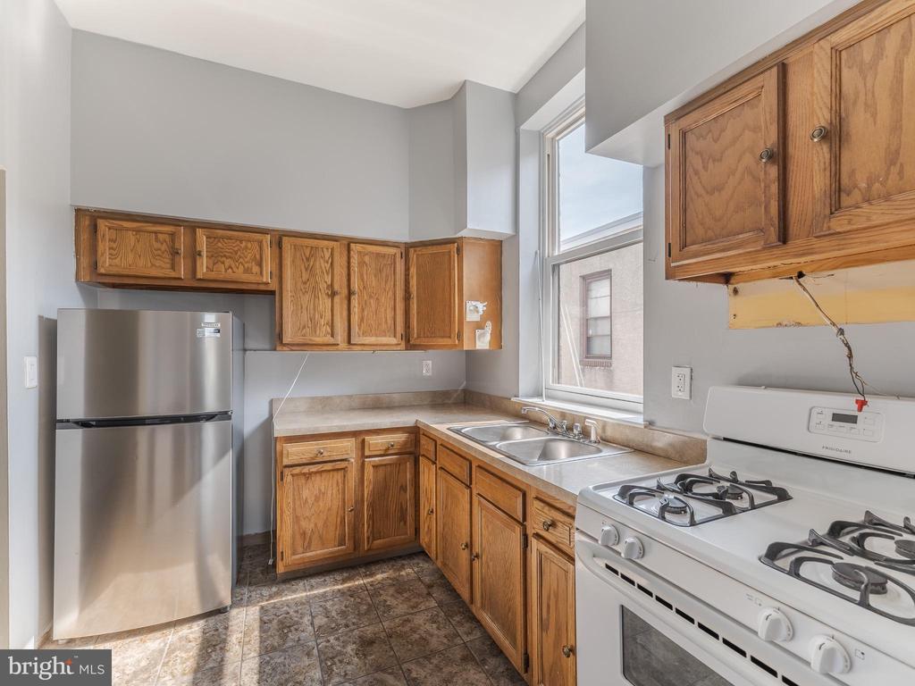 1707 W DIAMOND ST #2