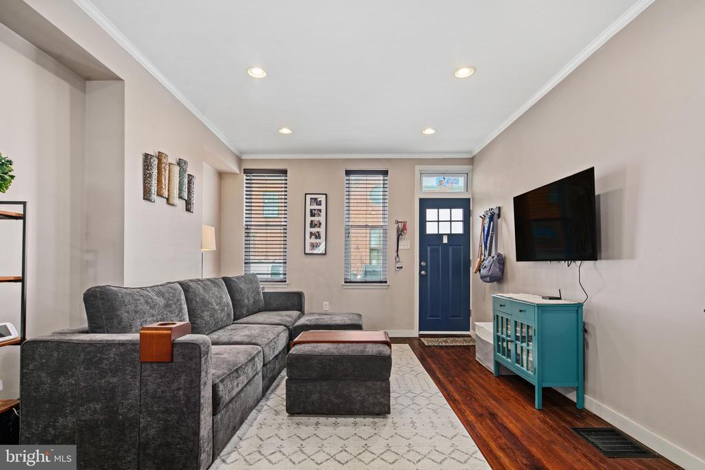 116 W MONTGOMERY AVENUE